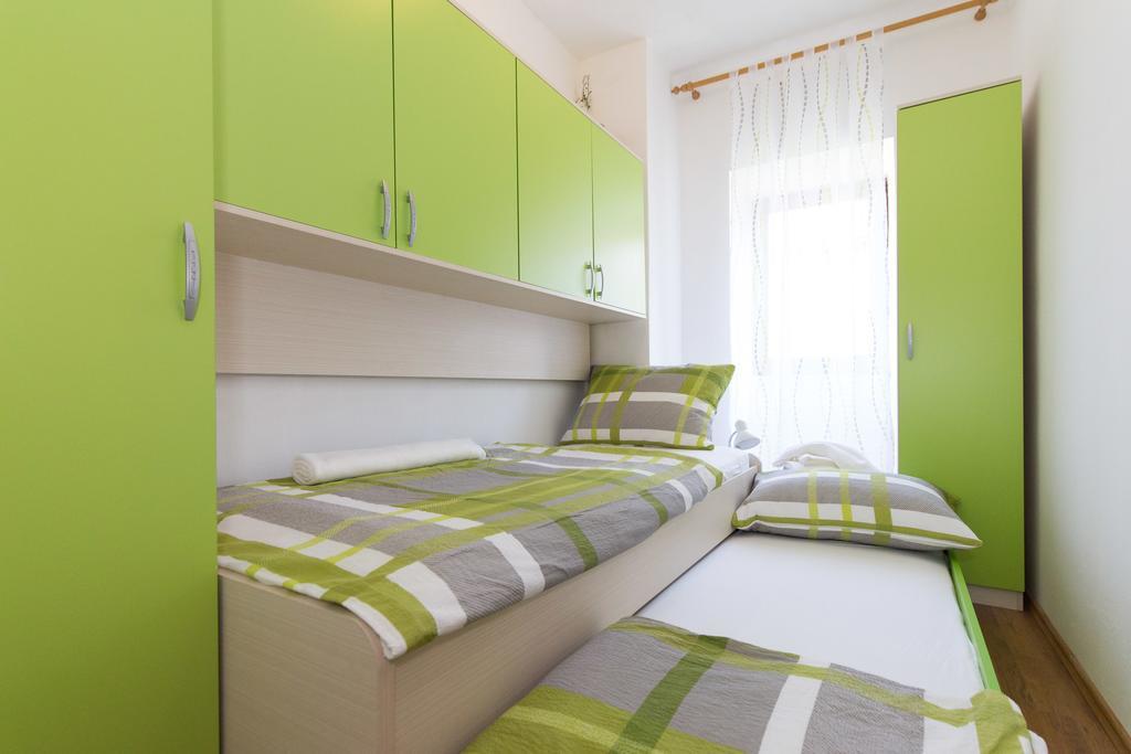 Holiday Home Mery By El-Pi Tours Malinska Kültér fotó