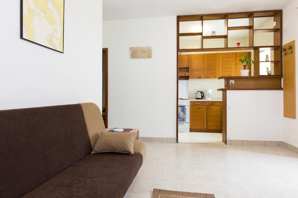 Holiday Home Mery By El-Pi Tours Malinska Kültér fotó